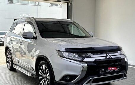 Mitsubishi Outlander III рестайлинг 3, 2019 год, 2 400 000 рублей, 3 фотография