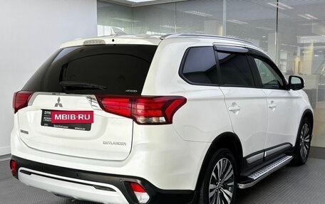 Mitsubishi Outlander III рестайлинг 3, 2019 год, 2 400 000 рублей, 6 фотография