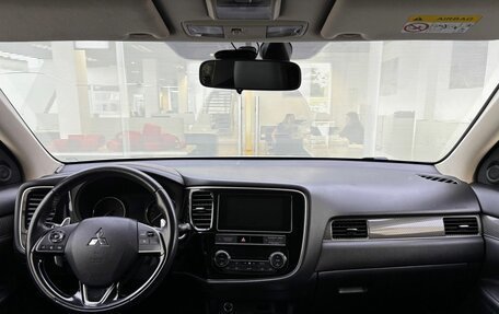 Mitsubishi Outlander III рестайлинг 3, 2019 год, 2 400 000 рублей, 17 фотография
