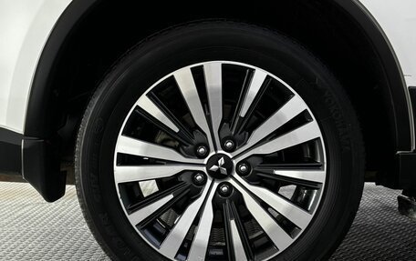 Mitsubishi Outlander III рестайлинг 3, 2019 год, 2 400 000 рублей, 22 фотография