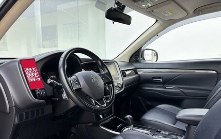 Mitsubishi Outlander III рестайлинг 3, 2019 год, 2 400 000 рублей, 20 фотография