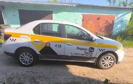 Renault Logan II, 2016 год, 580 000 рублей, 2 фотография