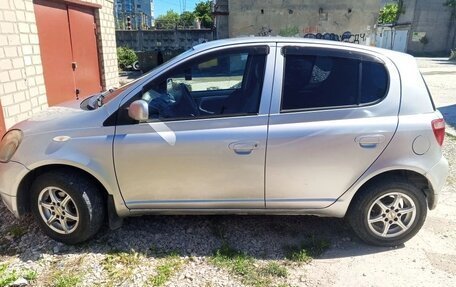 Toyota Vitz, 2000 год, 320 000 рублей, 2 фотография