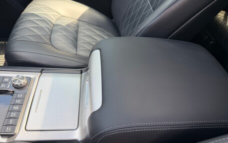 Toyota Land Cruiser 200, 2016 год, 6 000 000 рублей, 31 фотография
