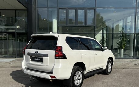 Toyota Land Cruiser Prado 150 рестайлинг 2, 2020 год, 4 890 000 рублей, 5 фотография