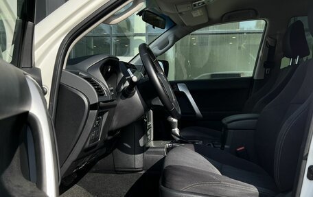 Toyota Land Cruiser Prado 150 рестайлинг 2, 2020 год, 4 890 000 рублей, 14 фотография