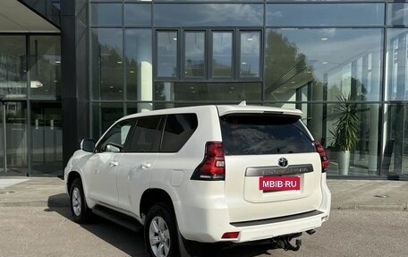 Toyota Land Cruiser Prado 150 рестайлинг 2, 2020 год, 4 890 000 рублей, 7 фотография