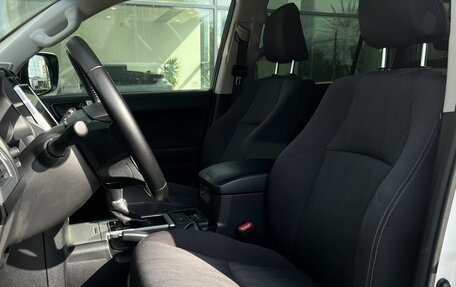 Toyota Land Cruiser Prado 150 рестайлинг 2, 2020 год, 4 890 000 рублей, 18 фотография