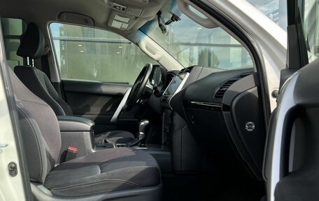 Toyota Land Cruiser Prado 150 рестайлинг 2, 2020 год, 4 890 000 рублей, 30 фотография