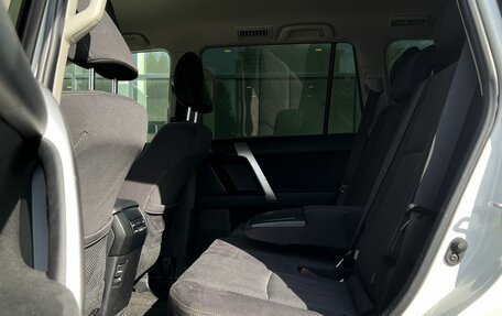 Toyota Land Cruiser Prado 150 рестайлинг 2, 2020 год, 4 890 000 рублей, 33 фотография