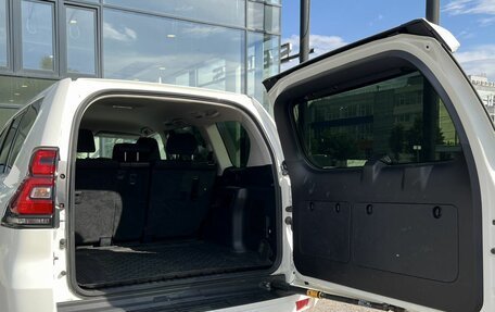 Toyota Land Cruiser Prado 150 рестайлинг 2, 2020 год, 4 890 000 рублей, 36 фотография