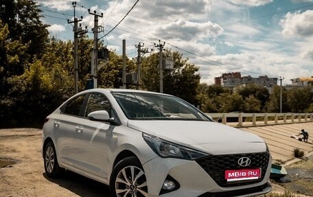 Hyundai Solaris II рестайлинг, 2017 год, 1 080 000 рублей, 1 фотография