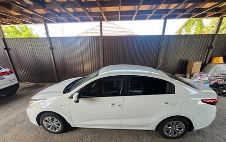 KIA Rio IV, 2018 год, 1 200 000 рублей, 2 фотография