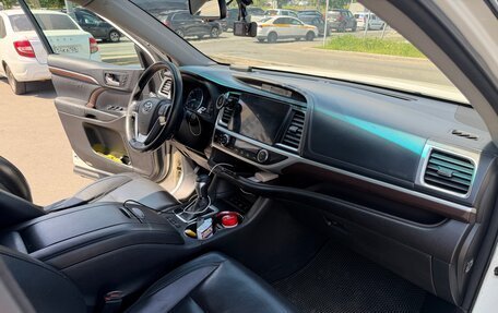 Toyota Highlander III, 2014 год, 2 900 000 рублей, 10 фотография