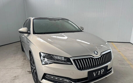 Skoda Superb III рестайлинг, 2022 год, 1 829 003 рублей, 2 фотография
