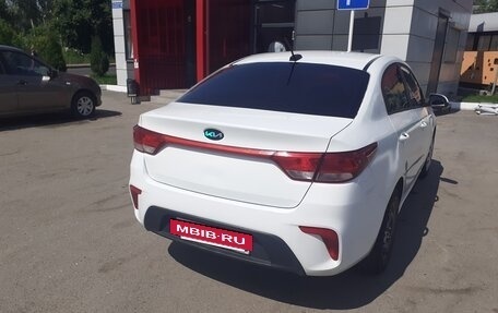 KIA Rio IV, 2018 год, 820 000 рублей, 2 фотография