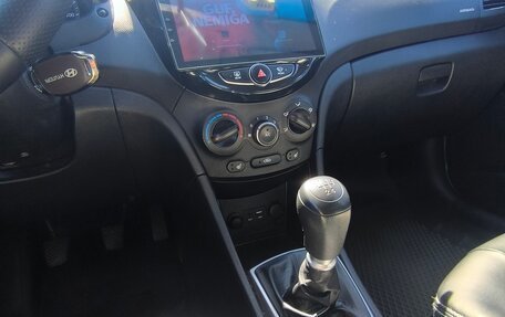 Hyundai Solaris II рестайлинг, 2015 год, 690 000 рублей, 11 фотография