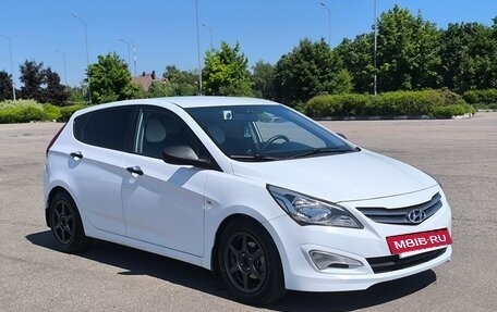 Hyundai Solaris II рестайлинг, 2015 год, 690 000 рублей, 5 фотография