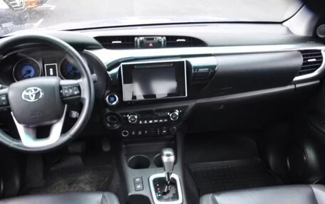 Toyota Hilux VIII, 2016 год, 3 500 000 рублей, 5 фотография