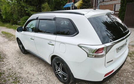 Mitsubishi Outlander III рестайлинг 3, 2013 год, 1 580 000 рублей, 5 фотография