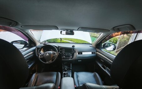 Mitsubishi Outlander III рестайлинг 3, 2013 год, 1 580 000 рублей, 10 фотография