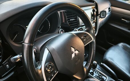 Mitsubishi Outlander III рестайлинг 3, 2013 год, 1 580 000 рублей, 9 фотография