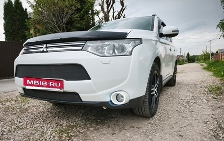 Mitsubishi Outlander III рестайлинг 3, 2013 год, 1 580 000 рублей, 7 фотография