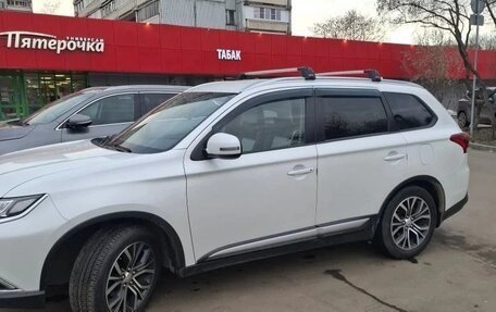 Mitsubishi Outlander III рестайлинг 3, 2018 год, 2 150 000 рублей, 3 фотография