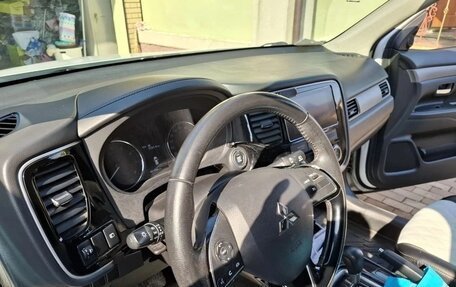 Mitsubishi Outlander III рестайлинг 3, 2018 год, 2 150 000 рублей, 6 фотография