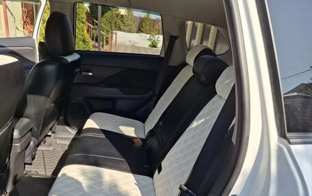 Mitsubishi Outlander III рестайлинг 3, 2018 год, 2 150 000 рублей, 8 фотография