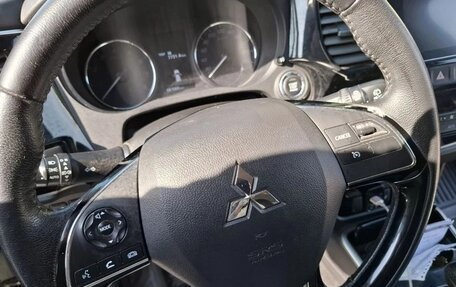 Mitsubishi Outlander III рестайлинг 3, 2018 год, 2 150 000 рублей, 7 фотография
