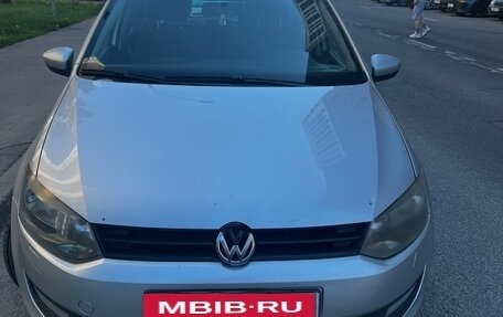 Volkswagen Polo VI (EU Market), 2010 год, 800 000 рублей, 2 фотография