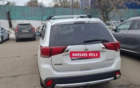 Mitsubishi Outlander III рестайлинг 3, 2018 год, 2 150 000 рублей, 5 фотография