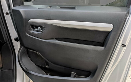 Peugeot Traveller I, 2021 год, 3 750 000 рублей, 23 фотография