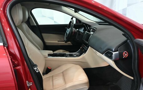 Jaguar XE I рестайлинг, 2017 год, 1 900 000 рублей, 10 фотография