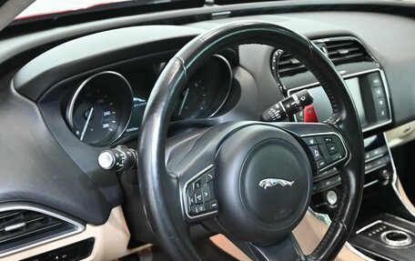 Jaguar XE I рестайлинг, 2017 год, 1 900 000 рублей, 15 фотография