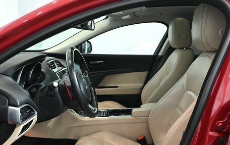 Jaguar XE I рестайлинг, 2017 год, 1 900 000 рублей, 9 фотография