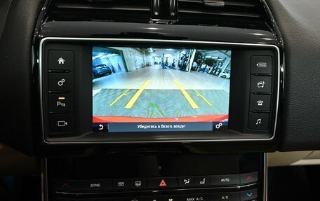 Jaguar XE I рестайлинг, 2017 год, 1 900 000 рублей, 17 фотография