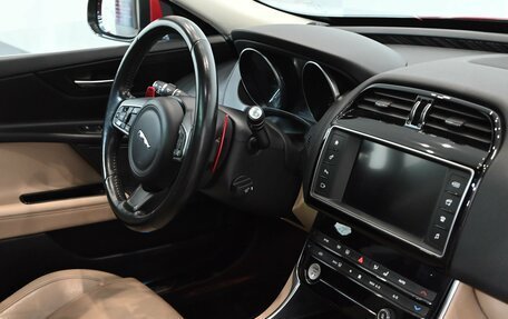 Jaguar XE I рестайлинг, 2017 год, 1 900 000 рублей, 11 фотография