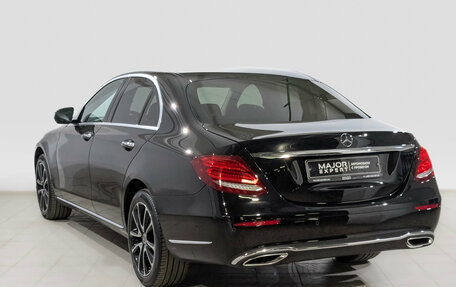Mercedes-Benz E-Класс, 2019 год, 2 990 000 рублей, 7 фотография