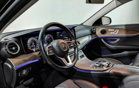Mercedes-Benz E-Класс, 2019 год, 2 990 000 рублей, 15 фотография