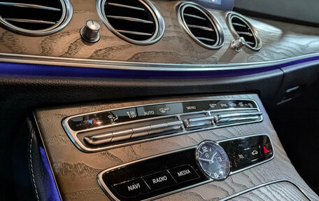 Mercedes-Benz E-Класс, 2019 год, 2 990 000 рублей, 28 фотография