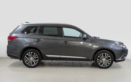 Mitsubishi Outlander III рестайлинг 3, 2018 год, 1 995 000 рублей, 4 фотография