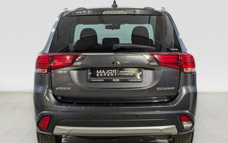Mitsubishi Outlander III рестайлинг 3, 2018 год, 1 995 000 рублей, 6 фотография