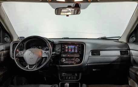 Mitsubishi Outlander III рестайлинг 3, 2018 год, 1 995 000 рублей, 14 фотография