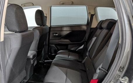 Mitsubishi Outlander III рестайлинг 3, 2018 год, 1 995 000 рублей, 18 фотография