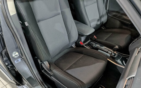 Mitsubishi Outlander III рестайлинг 3, 2018 год, 1 995 000 рублей, 24 фотография