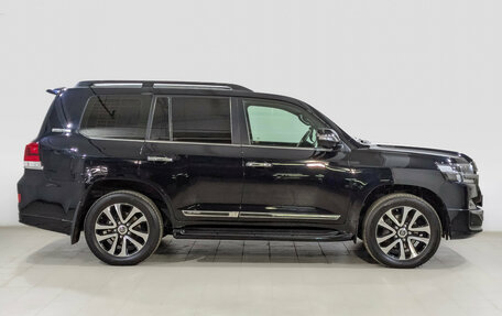 Toyota Land Cruiser 200, 2019 год, 8 600 000 рублей, 4 фотография