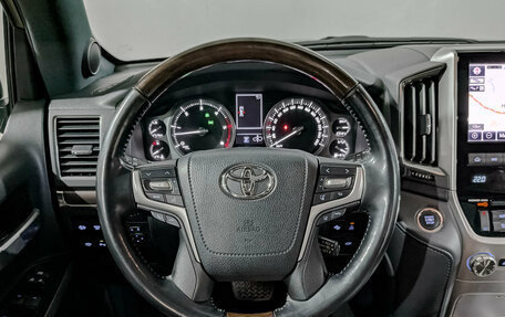 Toyota Land Cruiser 200, 2019 год, 8 600 000 рублей, 21 фотография