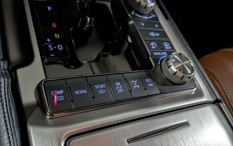 Toyota Land Cruiser 200, 2019 год, 8 600 000 рублей, 27 фотография